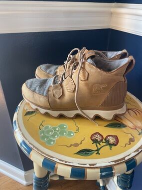 Sorel women’s winter Tan Suede and Gray Textile Lace-Up Boots